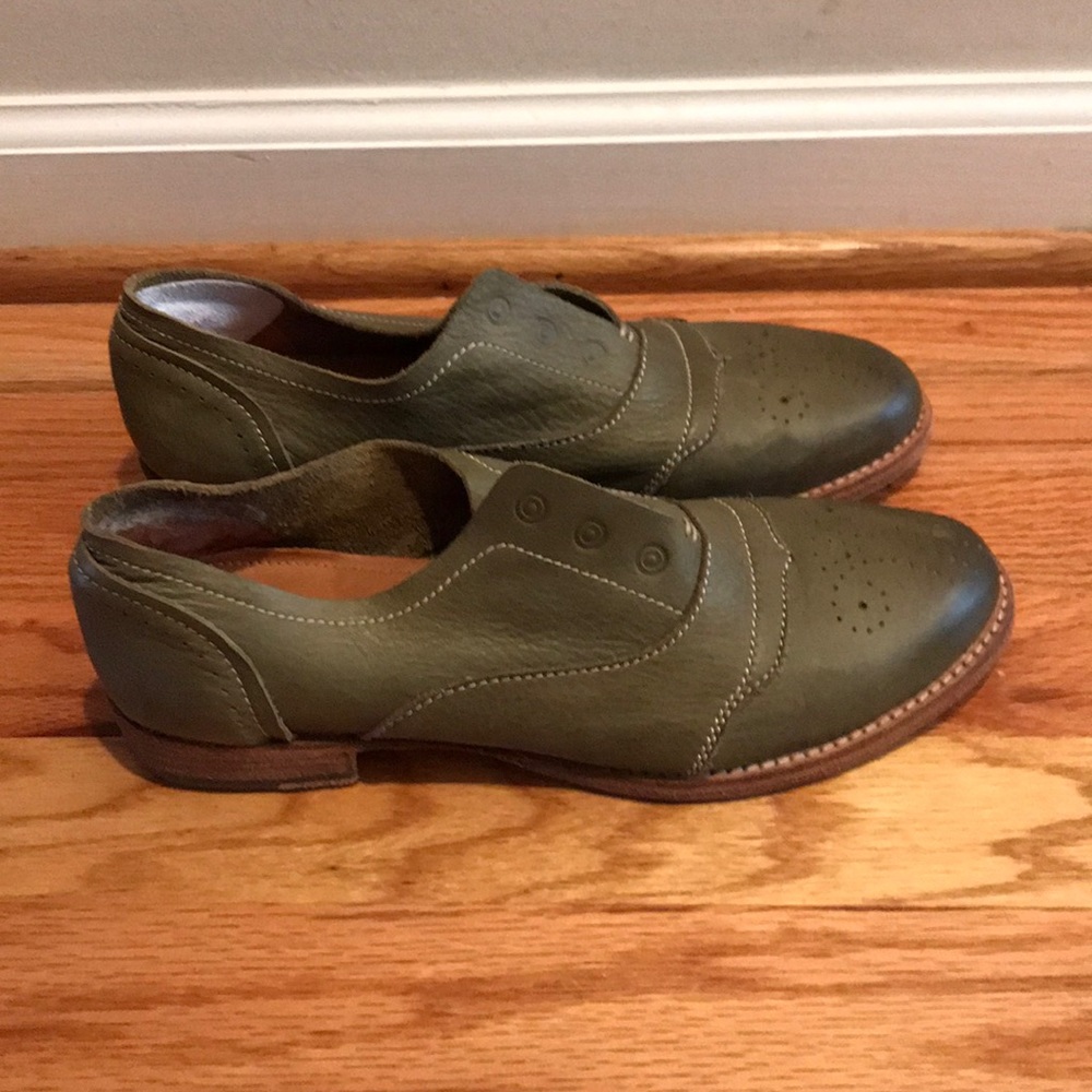 Blackstone loafers in a gorgeous olive green! 39
